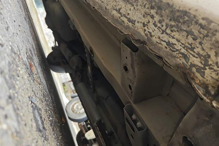 Used Dongfeng Fengon 330  Chassis Front Right