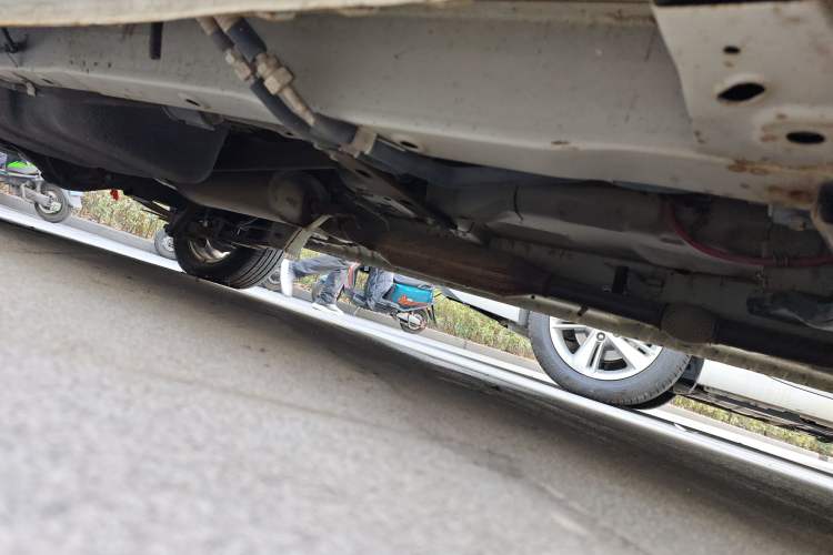 Used Dongfeng Fengon 330 2018 1.5L 330S Premium Edition DK15 Chassis Front Right