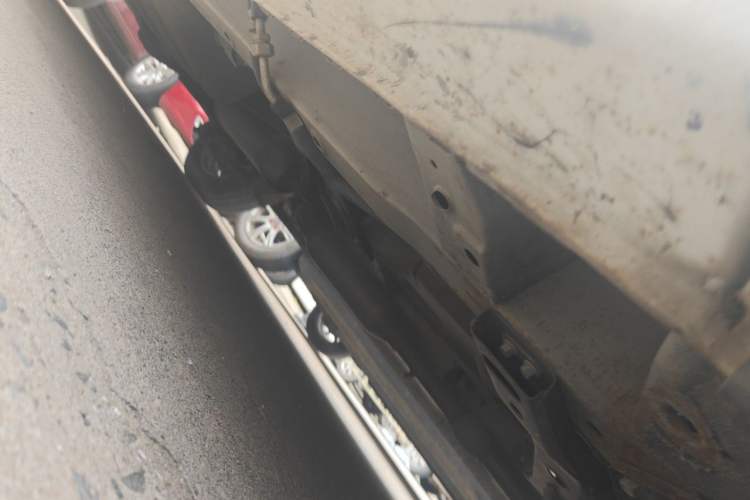 Used Dongfeng Fengon 330 2018 1.5L 330S Comfort Edition China V Standard DK15 Chassis Front Right