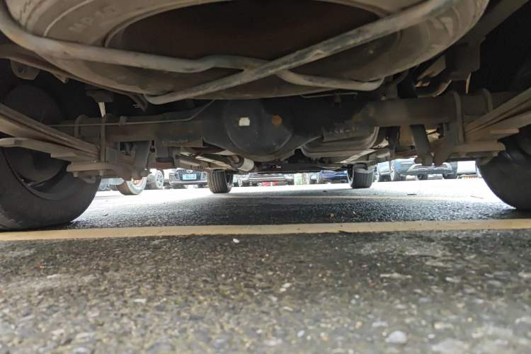 Used Dongfeng Fengon 330  Chassis Rear