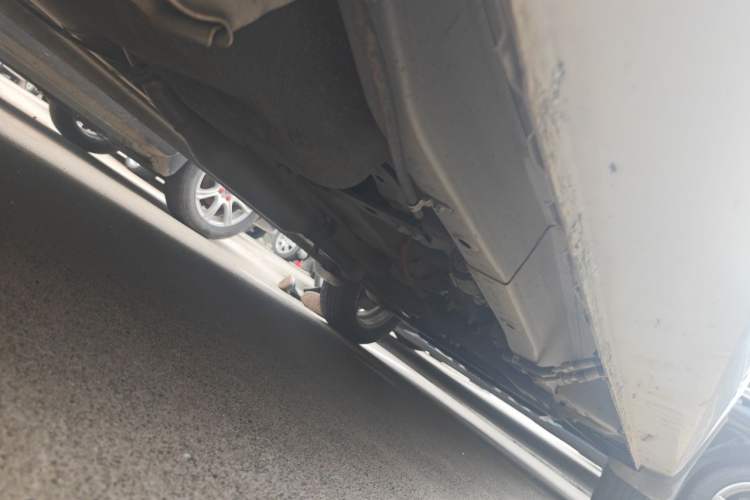 Used Dongfeng Fengon 330 2018 1.5L 330S Comfort Edition China V Standard DK15 Chassis Rear Right