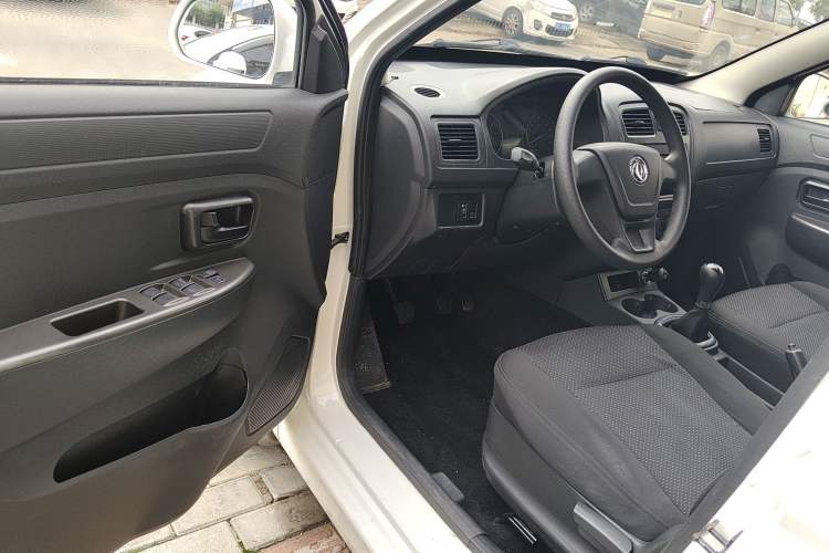 Used Dongfeng Fengon 330 2018 1.5L Manual Practical II DK15 Driver Seat