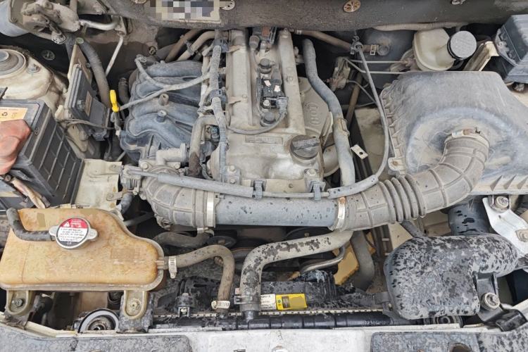 Used Dongfeng Fengon 330  Engine Bay