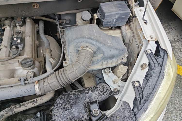 Used Dongfeng Fengon 330  Engine Bay Left