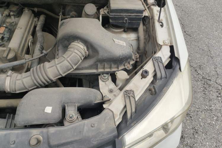 Used Dongfeng Fengon 330  Engine Bay Left