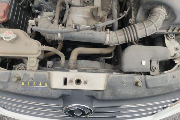 Used Dongfeng Fengon 330  Engine Bay