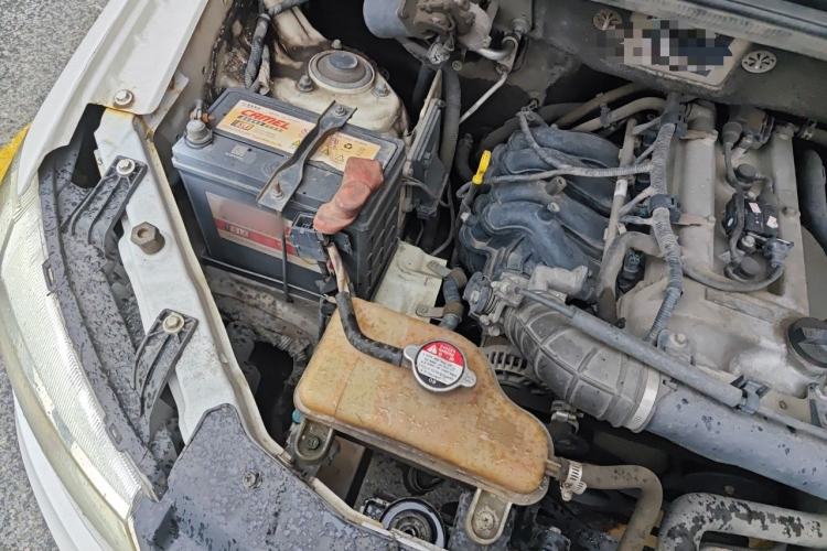 Used Dongfeng Fengon 330  Engine Bay Right