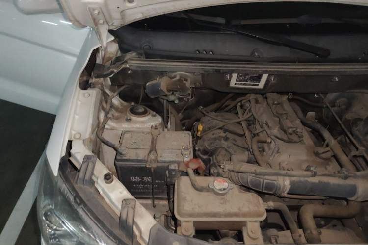 Used Dongfeng Fengon 330 2018 1.5L Manual Practical II DK15 Engine Bay Right
