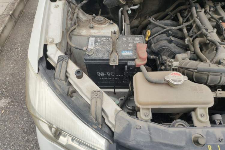 Used Dongfeng Fengon 330  Engine Bay Right