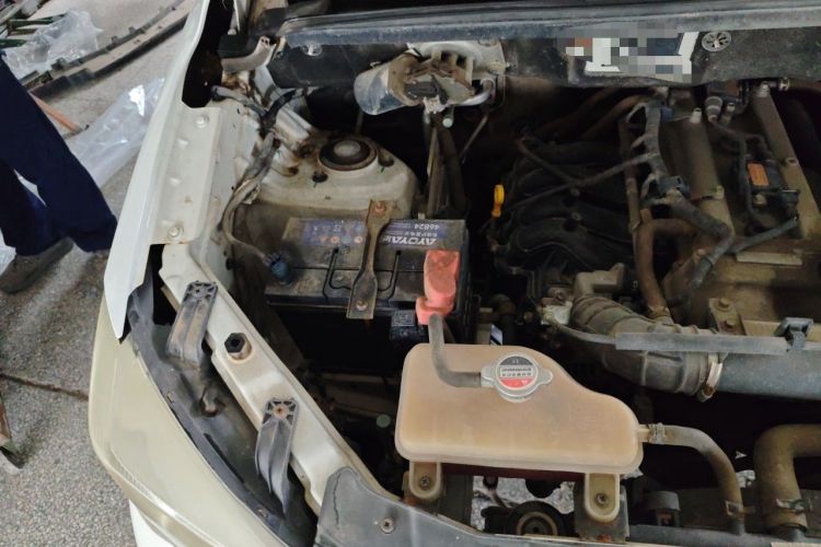 Used Dongfeng Fengon 330 2018 1.5L 330S Comfort Edition DK15 Engine Bay Right
