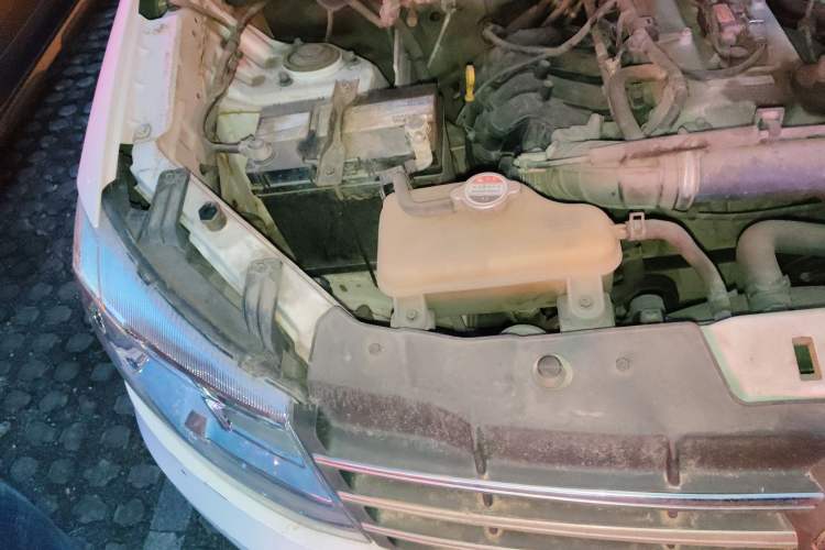 Used Dongfeng Fengon 330 2018 1.5L Manual Utility Version I DK15 Engine Bay Right