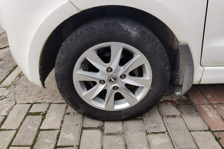 Used Dongfeng Fengon 330 2018 1.5L Manual Practical II DK15 Exterior 4