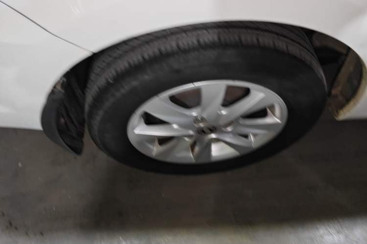 Used Dongfeng Fengon 330 2018 1.5L 330S Comfort Edition DK15 Exterior 5