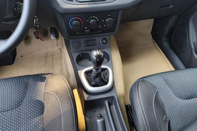 Used Dongfeng Fengon 330 2018 1.5L 330S Facelifted Premium Edition DK15 Gear Lever