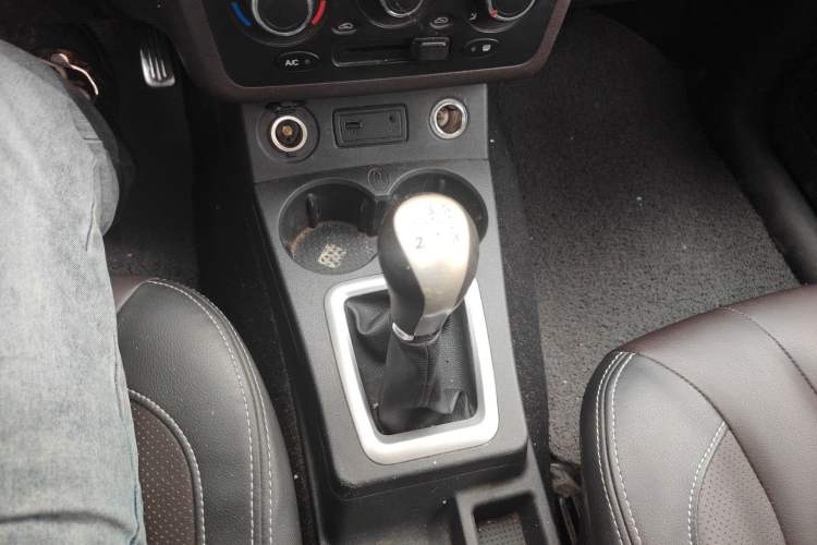 Used Dongfeng Fengon 330 2018 1.5L 330S Comfort Edition DK15 Gear Lever