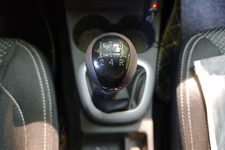 Used Dongfeng Fengon 330 2018 1.5L 330S Premium Edition DK15 Gear Lever
