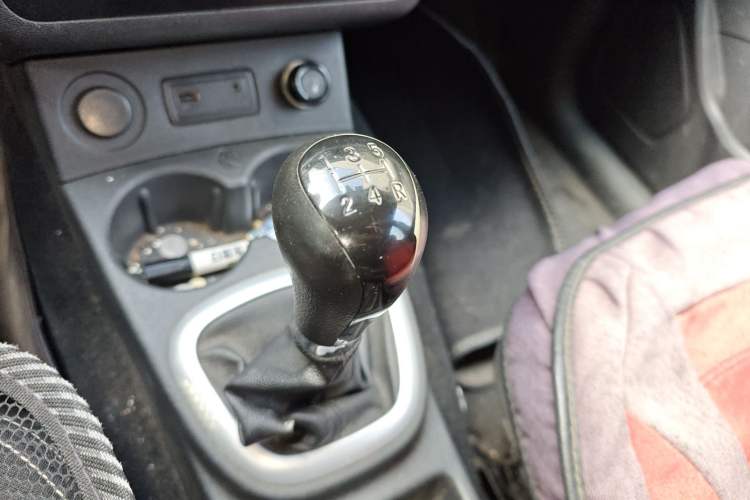 Used Dongfeng Fengon 330 2018 1.5L 330S Premium Edition DK15 Gear Lever