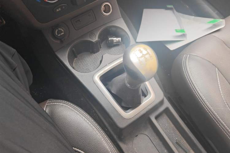 Used Dongfeng Fengon 330 2018 1.5L 330S Comfort Edition China V Standard DK15 Gear Lever