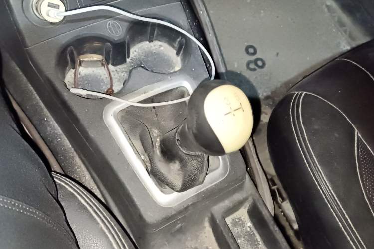 Used Dongfeng Fengon 330 2018 1.5L 330S Premium Edition DK15 Gear Lever