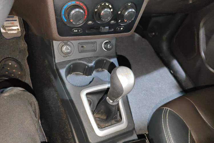 Used Dongfeng Fengon 330 2018 1.5L 330S Comfort Edition DK15 Gear Lever