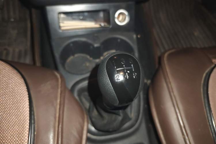Used Dongfeng Fengon 330 2018 1.5L Manual Practical II DK15 Gear Lever