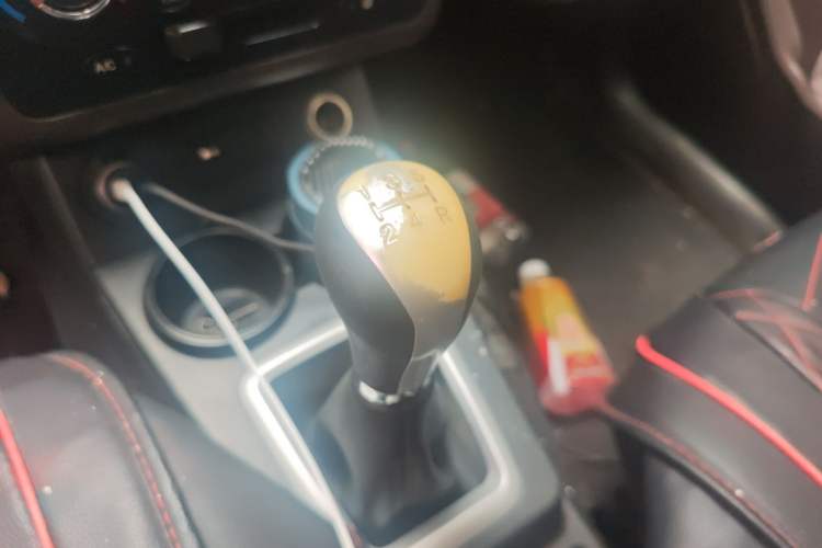 Used Dongfeng Fengon 330 2018 1.5L 330S Comfort Edition DK15 Gear Lever
