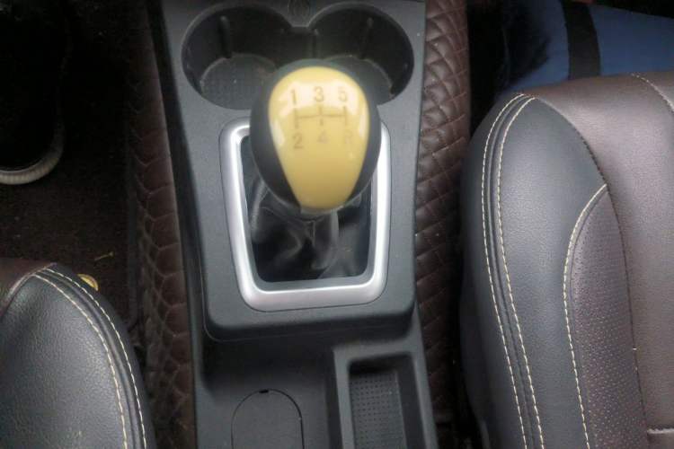 Used Dongfeng Fengon 330 2018 1.5L 330S Comfort Edition DK15 Gear Lever