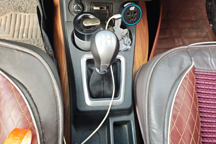 Used Dongfeng Fengon 330 2018 1.5L 330S Comfort Edition China V Standard DK15 Gear Lever