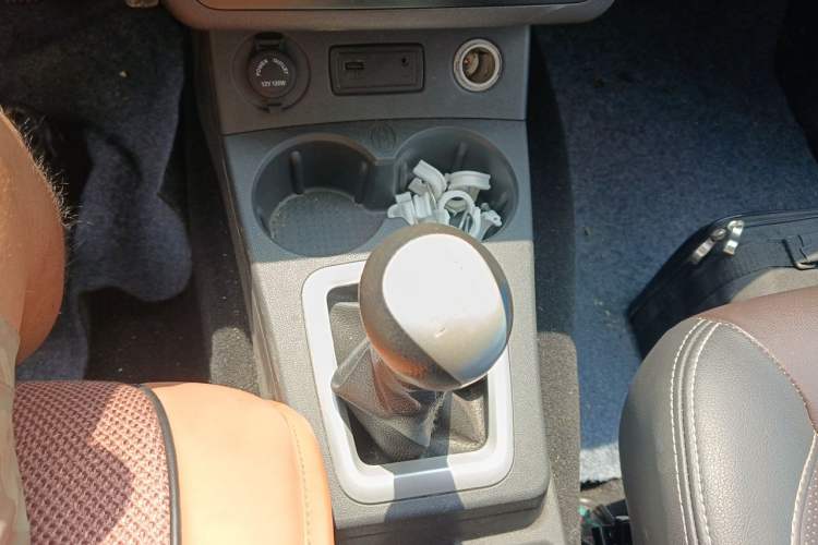 Used Dongfeng Fengon 330 2018 1.5L 330S Comfort Edition DK15 Gear Lever