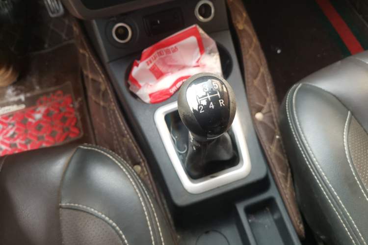 Used Dongfeng Fengon 330 2018 1.5L 330S Comfort Edition DK15 Gear Lever