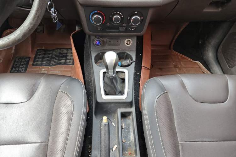 Used Dongfeng Fengon 330 2018 1.5L 330S Facelifted Comfort Version DK15 Gear Lever