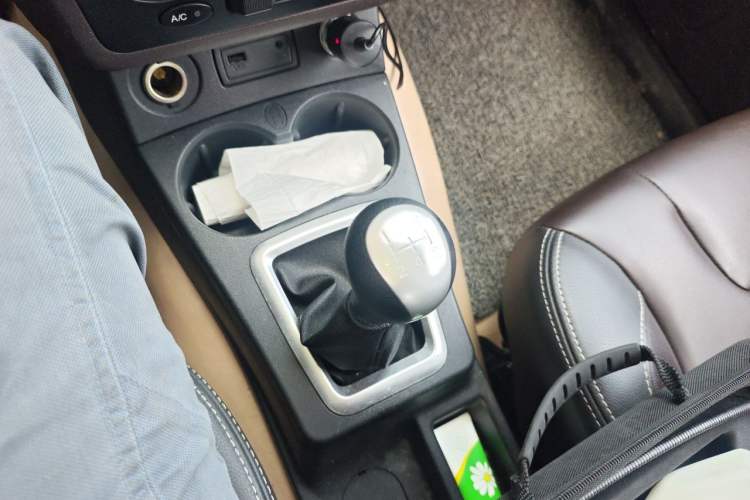 Used Dongfeng Fengon 330 2018 1.5L 330S Facelifted Comfort Version DK15 Gear Lever