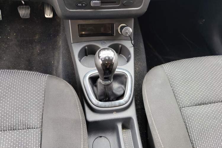 Used Dongfeng Fengon 330 2018 1.5L Manual Practical II DK15 Gear Lever