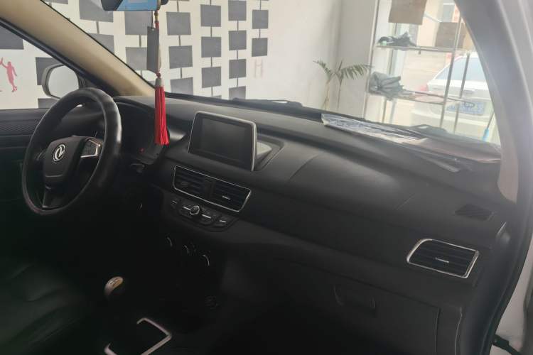 Used Dongfeng Fengon 330 2018 1.5L 330S Comfort Edition DK15 Interior 1