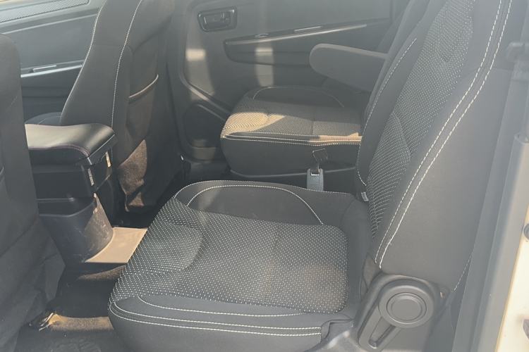 Used Dongfeng Fengon 330 2018 1.5L 330S Facelifted Premium Edition DK15 Interior 1