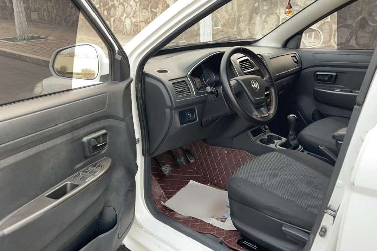 Used Dongfeng Fengon 330 2018 1.5L Manual Practical II DK15 Interior 2