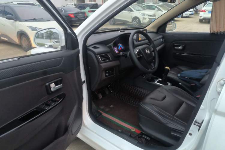 Used Dongfeng Fengon 330 2018 1.5L 330S Comfort Edition DK15 Interior 3