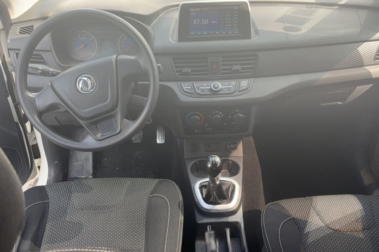 Used Dongfeng Fengon 330 2018 1.5L 330S Facelifted Premium Edition DK15 Interior 3