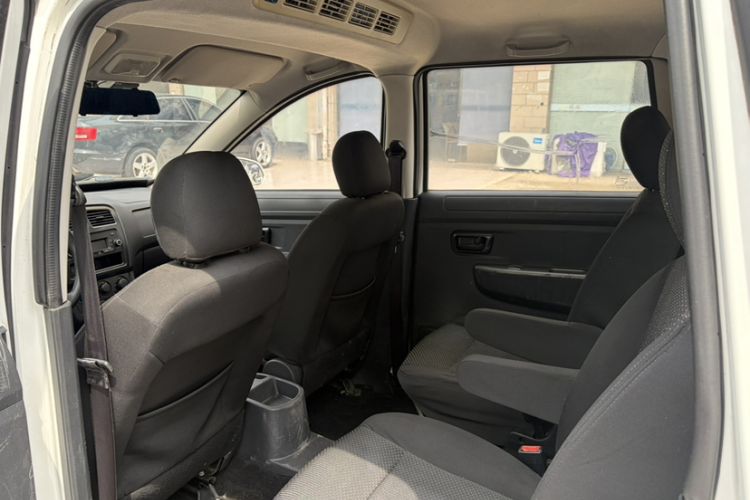 Used Dongfeng Fengon 330 2018 1.5L Manual Practical II DK15 Interior 3