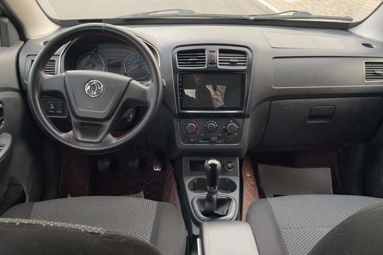 Used Dongfeng Fengon 330 2018 1.5L Manual Practical II DK15 Interior 3