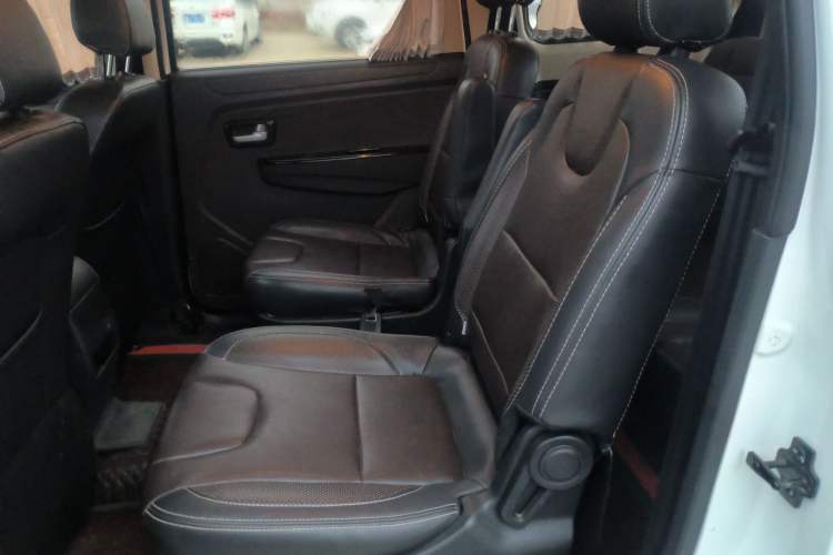 Used Dongfeng Fengon 330 2018 1.5L 330S Comfort Edition DK15 Interior 4