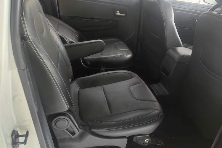 Used Dongfeng Fengon 330 2018 1.5L 330S Comfort Edition DK15 Interior 5