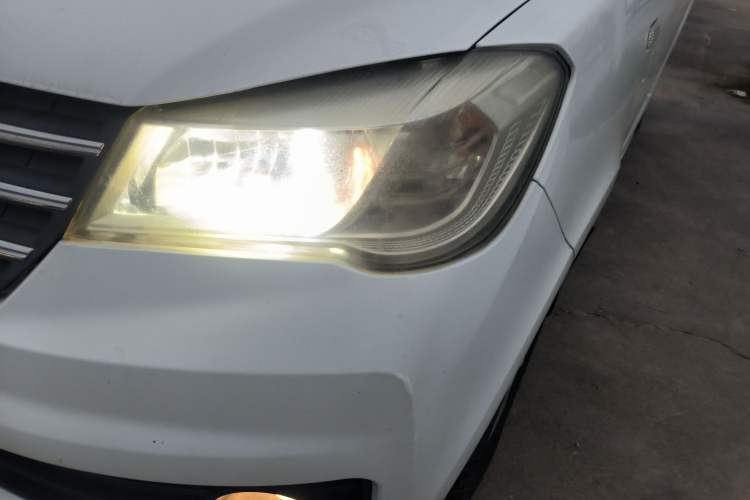 Used Dongfeng Fengon 330 2018 1.5L 330S Comfort Edition DK15 Left Front Headlight