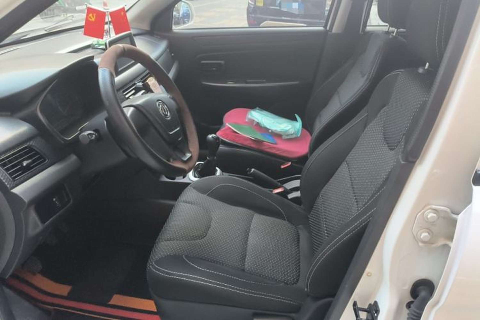 Used Dongfeng Fengon 330 2018 1.5L 330S Premium Edition China V DK15 Left Front Seat