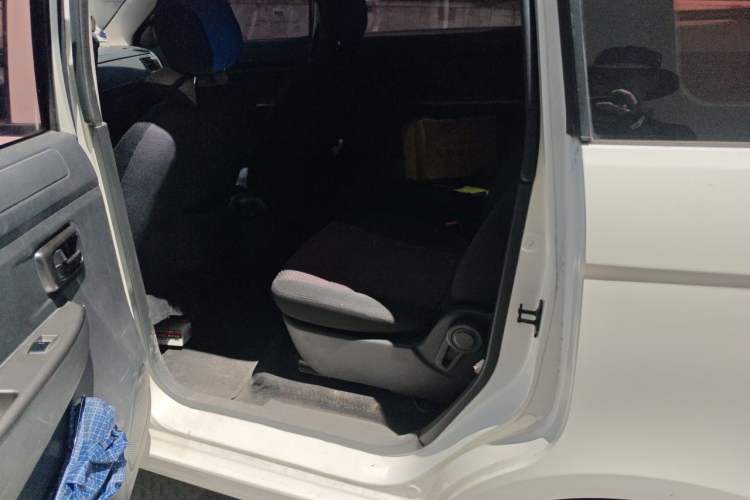 Used Dongfeng Fengon 330 2018 1.5L Manual Utility Version I DK15 Left Rear Seat