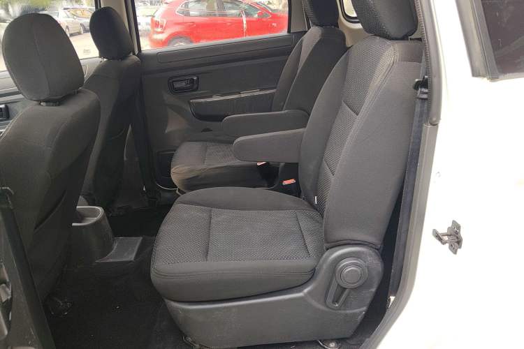 Used Dongfeng Fengon 330 2018 1.5L Manual Practical II DK15 Left Rear Seat
