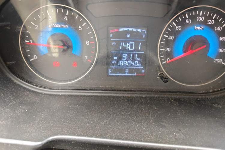 Used Dongfeng Fengon 330  Odometer Close Up
