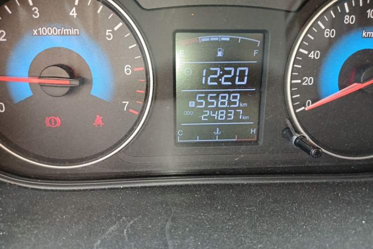 Used Dongfeng Fengon 330 2018 1.5L 330S Comfort Edition DK15 Odometer Close Up