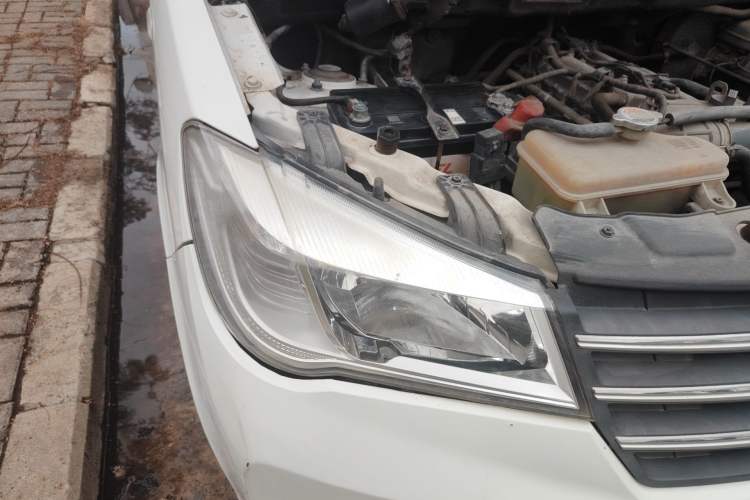 Used Dongfeng Fengon 330 2018 1.5L 330S Comfort Edition DK15 Right Front Headlight