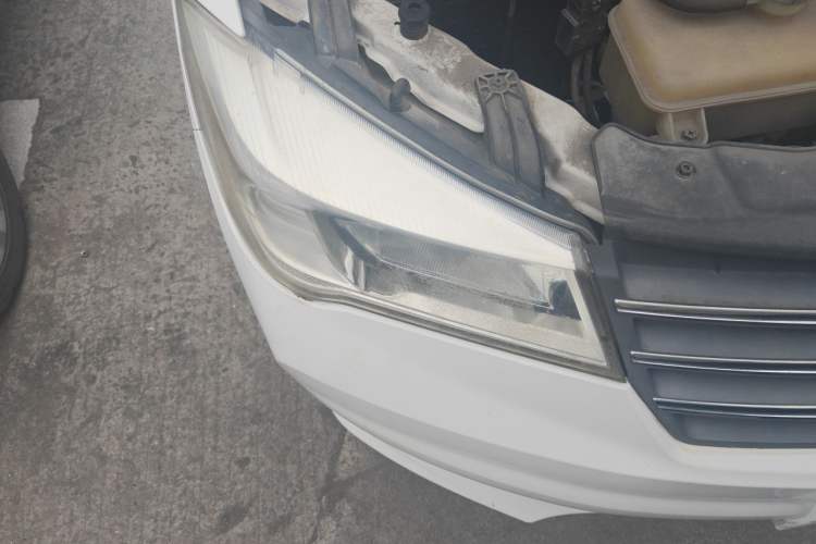 Used Dongfeng Fengon 330 2018 1.5L 330S Comfort Edition China V Standard DK15 Right Front Headlight